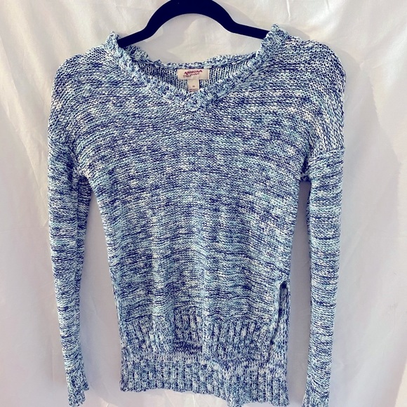 Arizona Jeans Acrylic Sweater. Juniors size XS.  Like New. Side Slits. - Picture 8 of 12